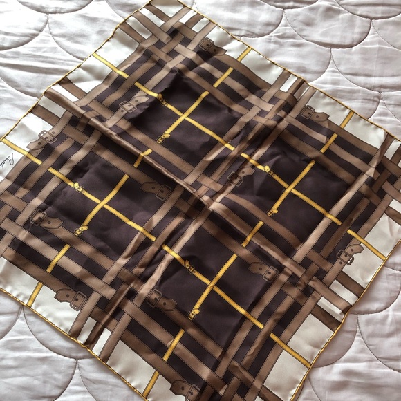 Burberry Accessories - Burberry equestrian design neck scarf